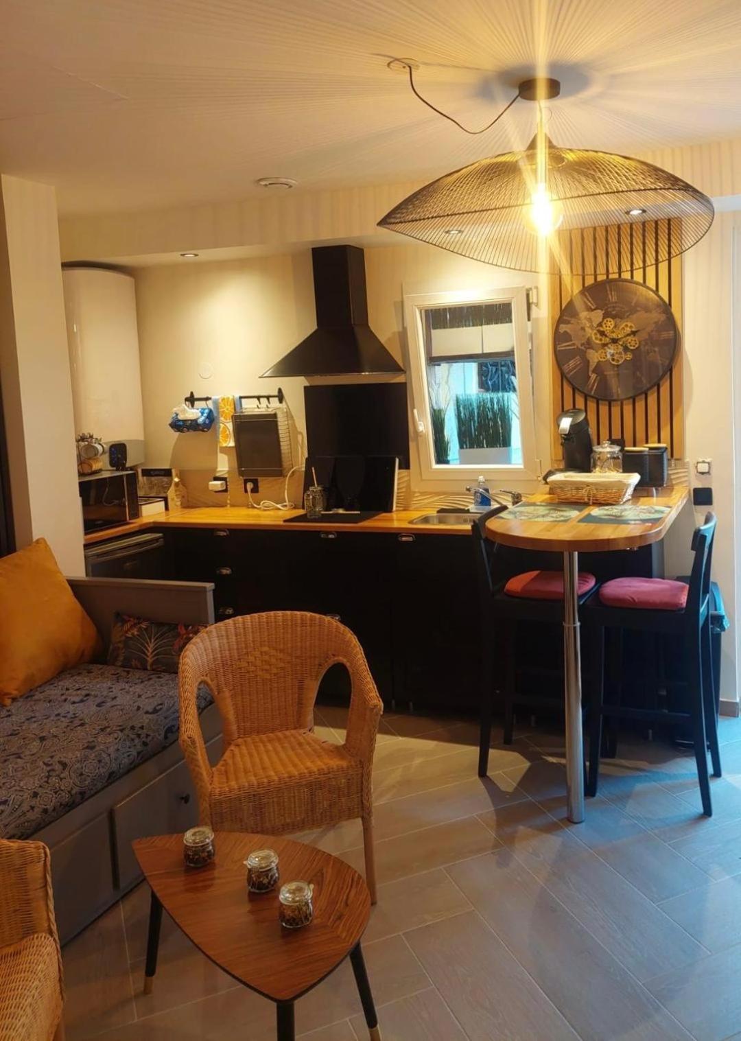 Paris-Julesverne-Bienvenue-Terrasse-Netflix Pantin Εξωτερικό φωτογραφία